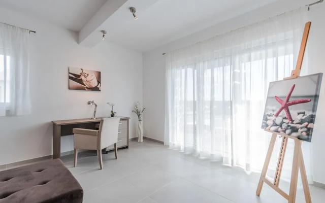 Stylish Villa With Private Pool and Terrace