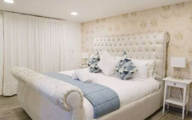 8 Bedrooms Penthouse, Jacuzzi & Private Terrace