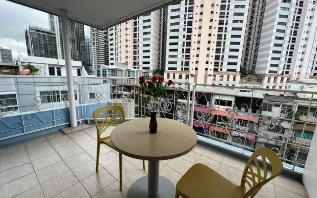 V Check Inn Sukhumvit 22