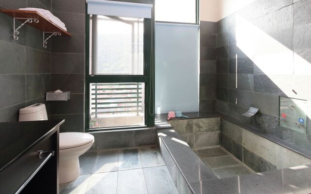 Quan Jia Hot Spring B&B