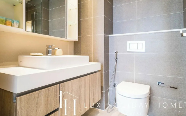 LUX Contemporary Suite Marina View 6