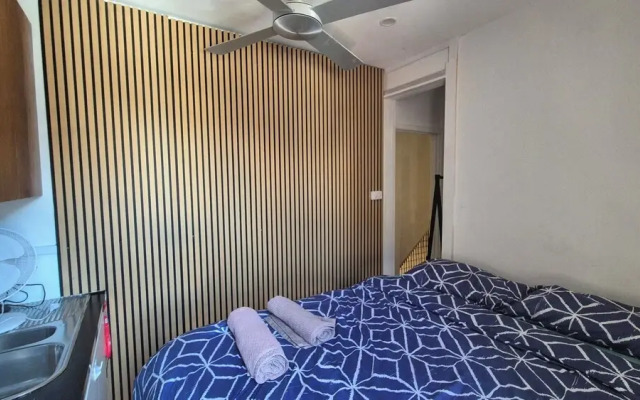 Melbourne CBD-private rooms guests Hse.