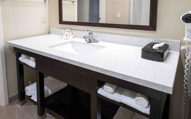 Comfort Suites Fresno River Park