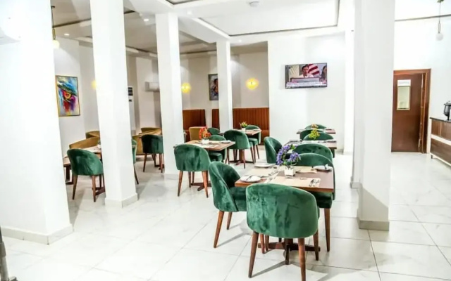 Stratton38 Hotel