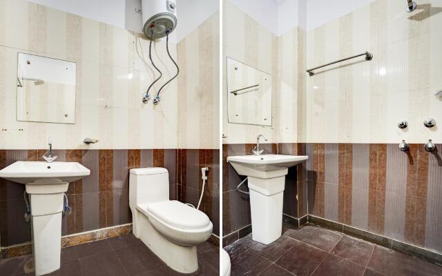 OYO 77406 Golden Divine  Inn