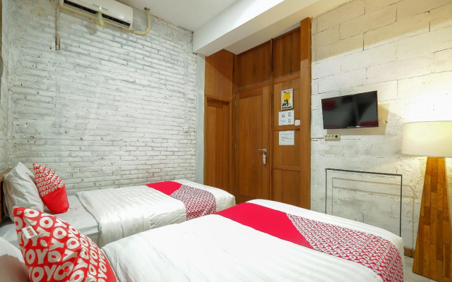 OYO 4016 Tan Jokteng Guest House