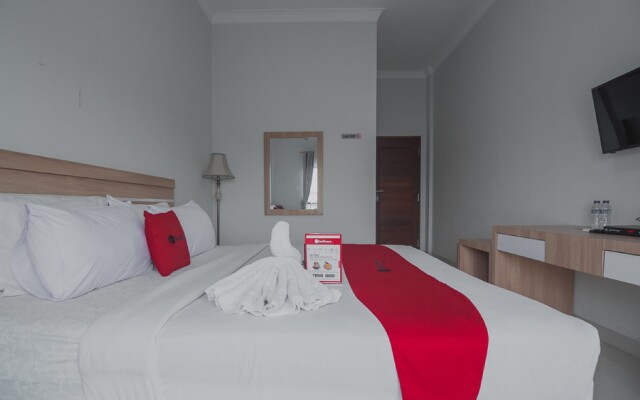 RedDoorz near Hermes Place Polonia Medan