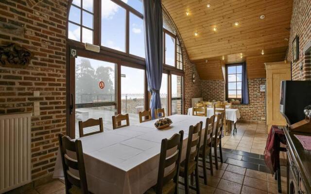 Beautifully Renovated Farmhouse for Groups, With Indoor Pool and Sauna