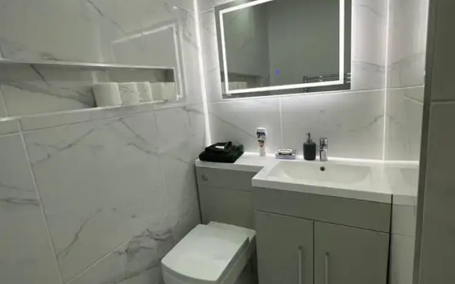 Immaculate 4-bed Detached House in Bootle