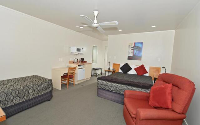 Bk's Pohutukawa Lodge