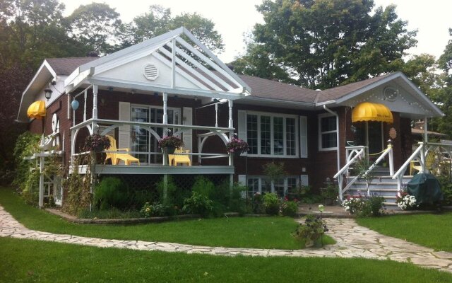 Betty & Tony's Waterfront B&B