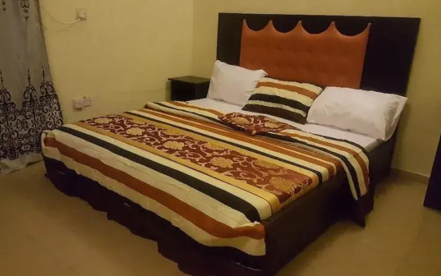 Palais Royale Hotel & Suites