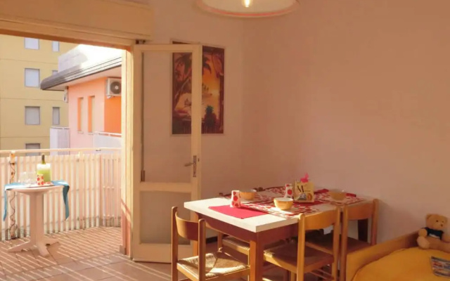 Comfy One-bedroom Apartment With Balcony and Lift