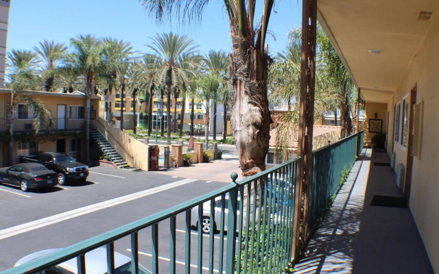 Anaheim Islander Inn and Suites