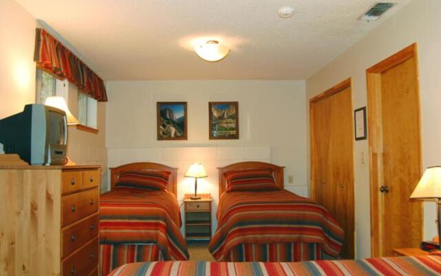 RedAwning Cabin #10B Eagles Nest