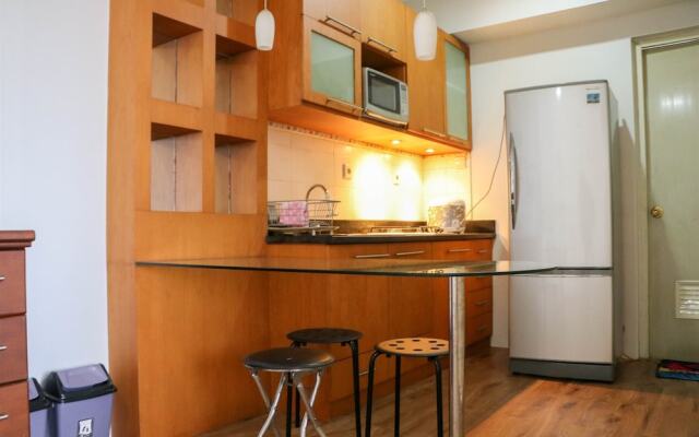 Cozy Living And Modern 2Br Puri Garden Apartment