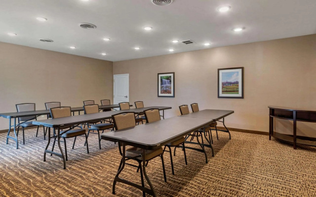 Comfort Inn & Suites Northern Kentucky