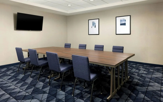 Holiday Inn Hotel Woodland Hills (Warner Ctr)