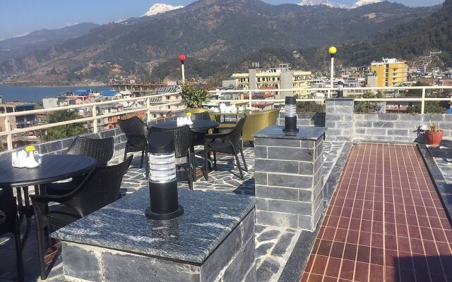 Kings Hotel Rajkuti