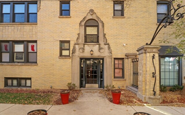 Appealing Montrose 1BR in Portage Park