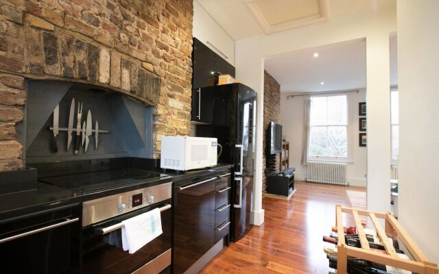 Designer 1 bed in Heart of West Kensington