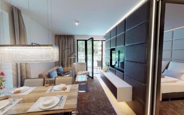 White Pearl Apartment 0.08