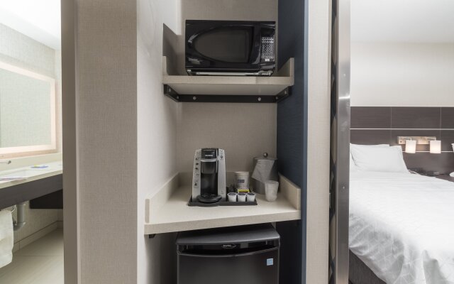 Holiday Inn Express & Suites Saskatoon East - University by IHG