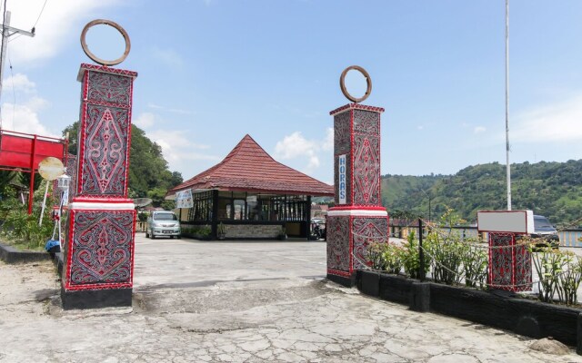 Airy Sipora Pora 4 Parapat