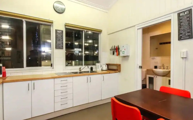 Unique 3 Bedroom Apartment In Woolloongabba