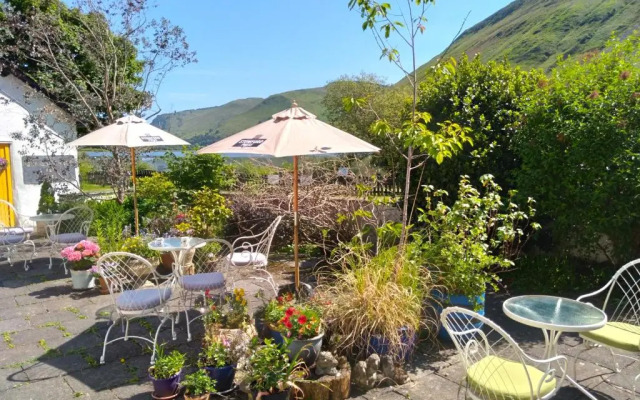 Pen-Y-Bont Hotel