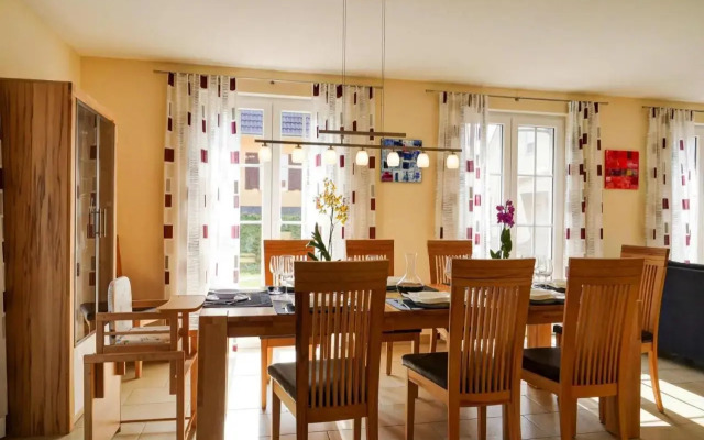 Holiday House Nightingale, Glowe