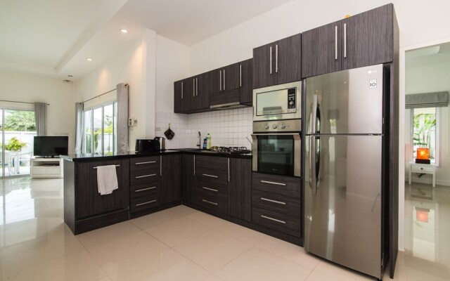 Hua Hin Pool Villa with 4 Bedrooms L50