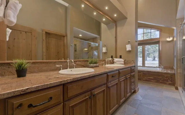 Stonegate #5 5 Bedroom Home by RedAwning