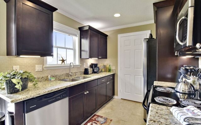 Dawn 935 - 1 Br Condo