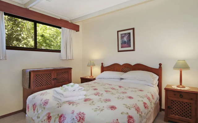 Warrina - Over Looking Ovens River