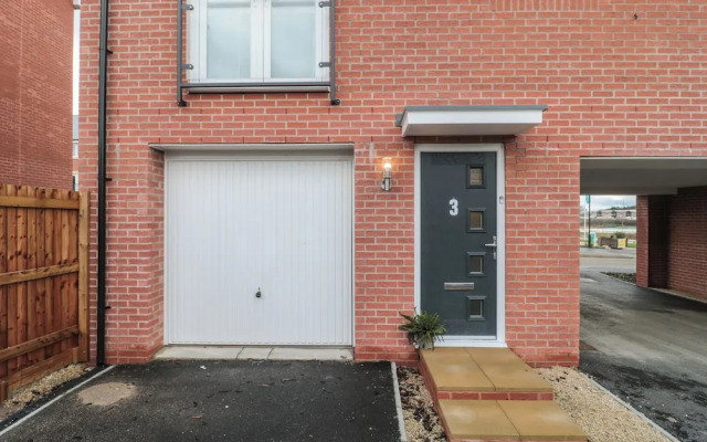 Cotswold Outlet Coach House