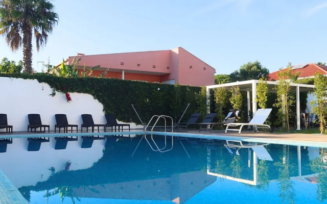 Art 4 You Carcavelos Suites