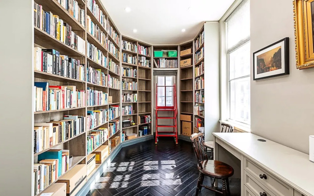 Book Lovers West End Home