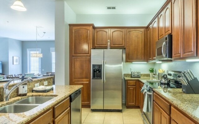 Penthouse Utopia 3 Bedroom Condo by RedAwning