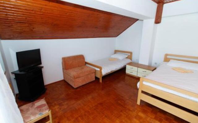 Motel "Tri Lovca"