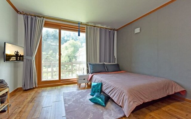 Pocheon Shine Hill Pension