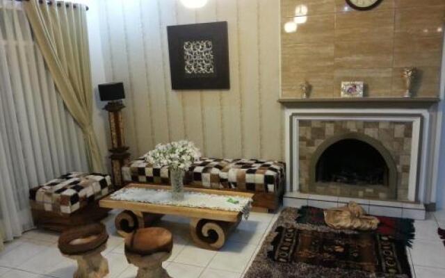 Villa Bougenvile Lembang Asri