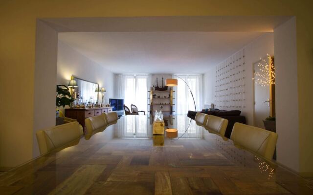 Spacious T3 of 150m2 - Place des Quinconces
