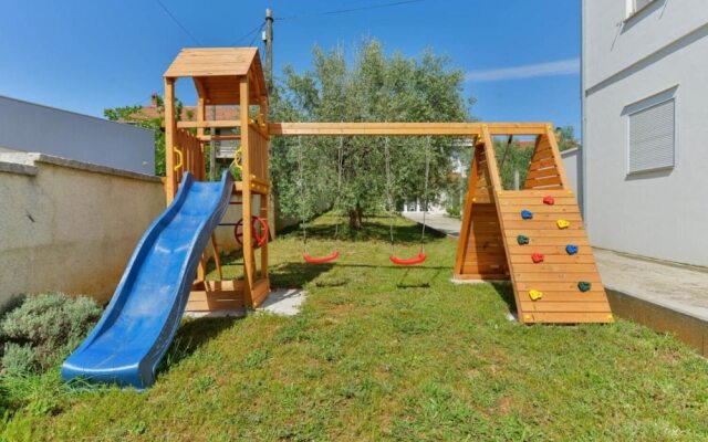 Max - Luxurious With Pool - A1