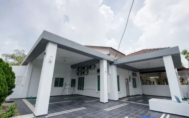 De Luma(The Rumah Alma 9 bedroom/8 bathroom – Exterior – Bukit Mertajam