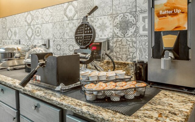 District 3 Hotel, Ascend Hotel Collection