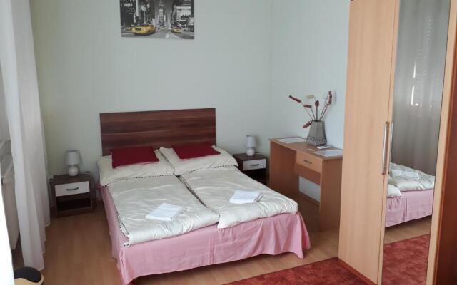 Piac utcai Apartman