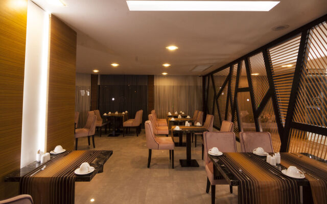 Majura Hotel