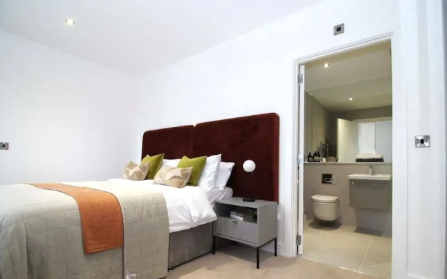 Sophisticated Modern 2 Bedroom Apartment in Solihull