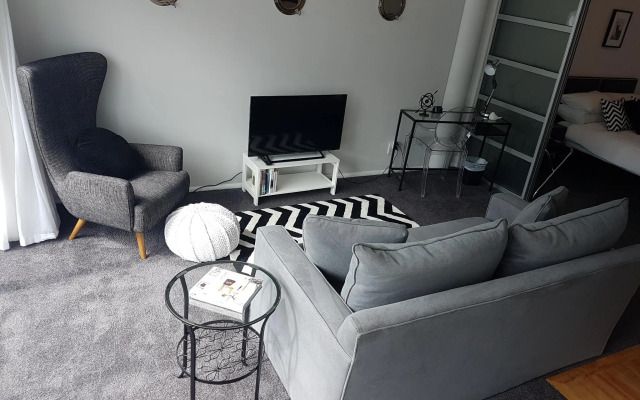 Waterfront 1BR Princes Wharf Apartment